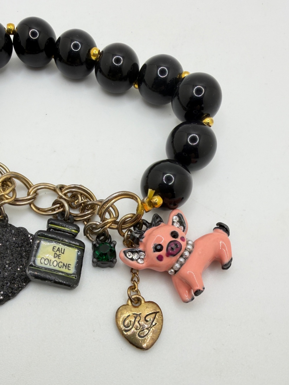 BETSEY JOHNSON Stretchy, gold tone metal, acrylic, charm bracelet! - Picture 8 of 11